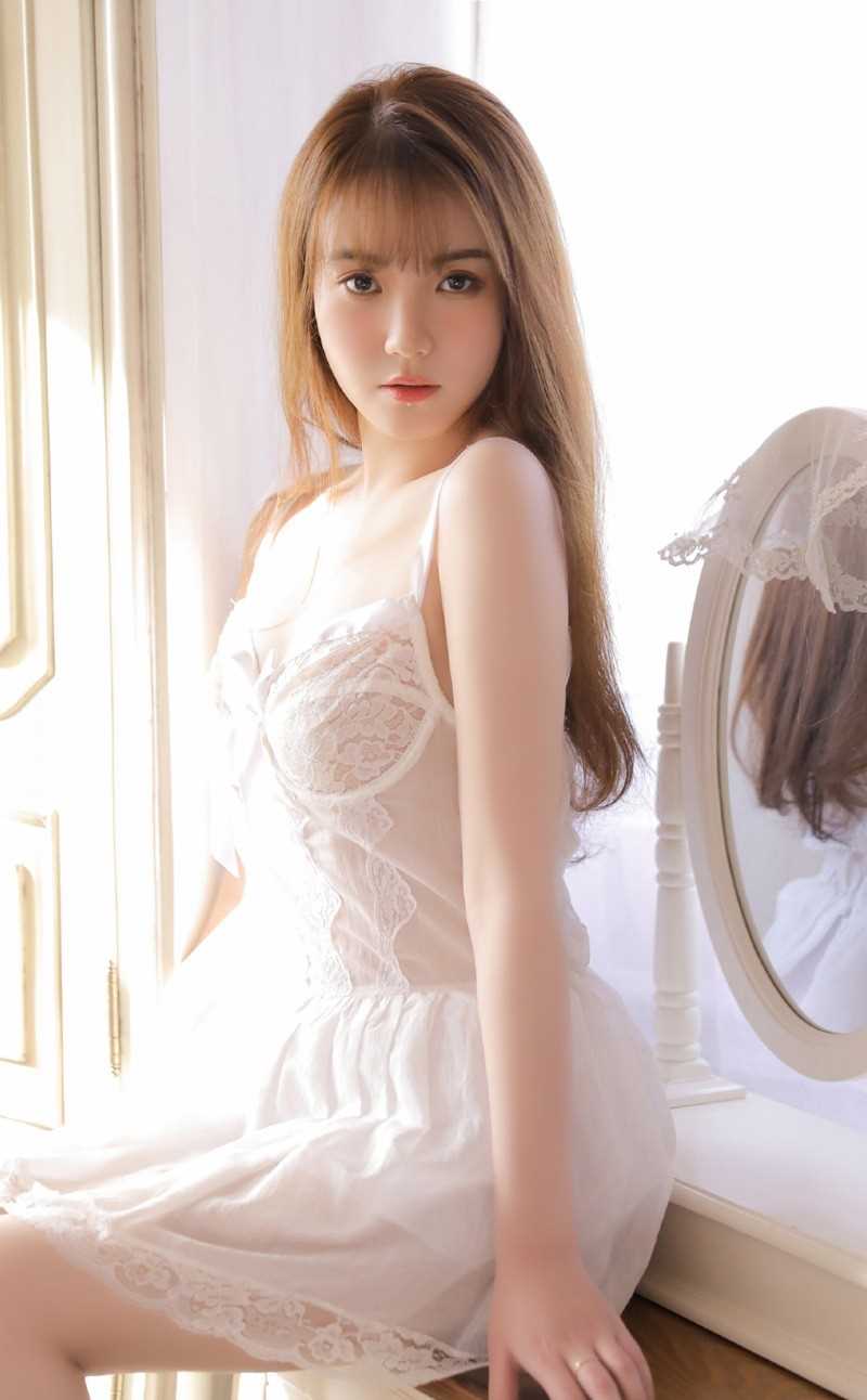 特别专辑丰满诱人的美女尤物娇艳欲滴蕾丝吊带显得性感撩人的个性图片