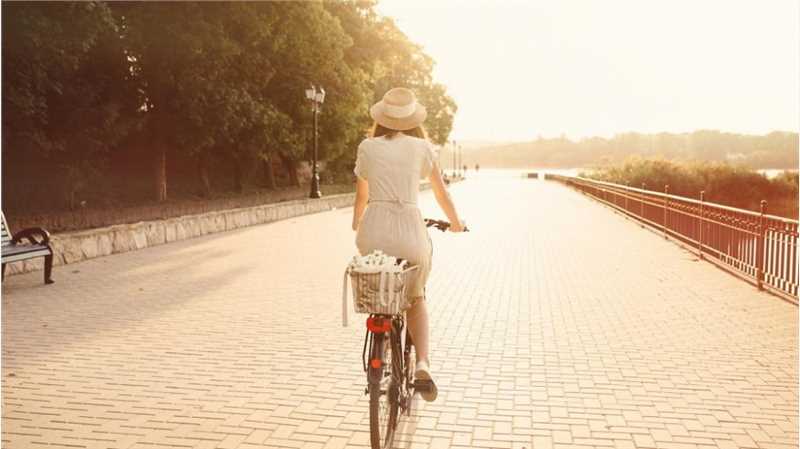 清纯亚洲美女户外热裤长腿唯美小清新图片