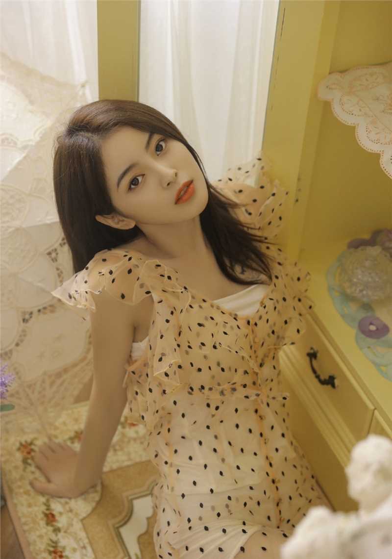 最全清新养眼的清纯御姐清澈杏眼波点连衣裙摄影壁纸