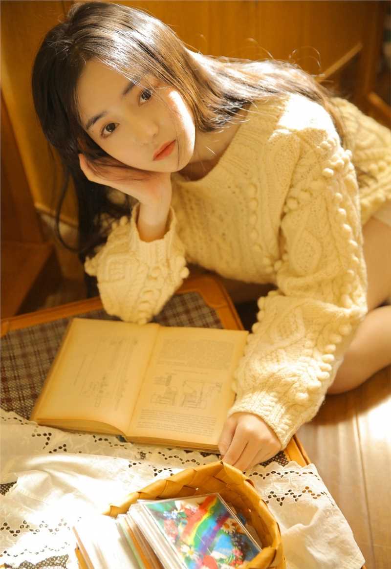 清纯美女私房白丝大长腿温柔气质翘臀图片