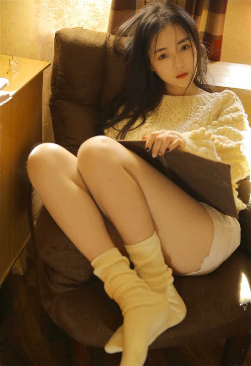 清纯美女私房白丝大长腿温柔气质翘臀图片