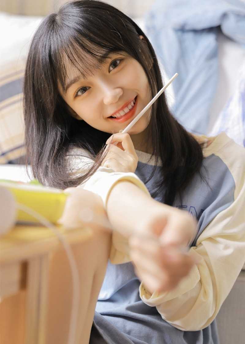 齐刘海美女清纯可爱甜美浪漫女神玉腿诱人图片