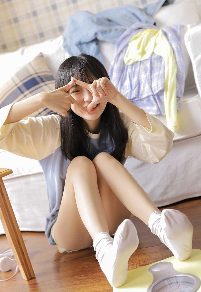 齐刘海美女清纯可爱甜美浪漫女神玉腿诱人图片