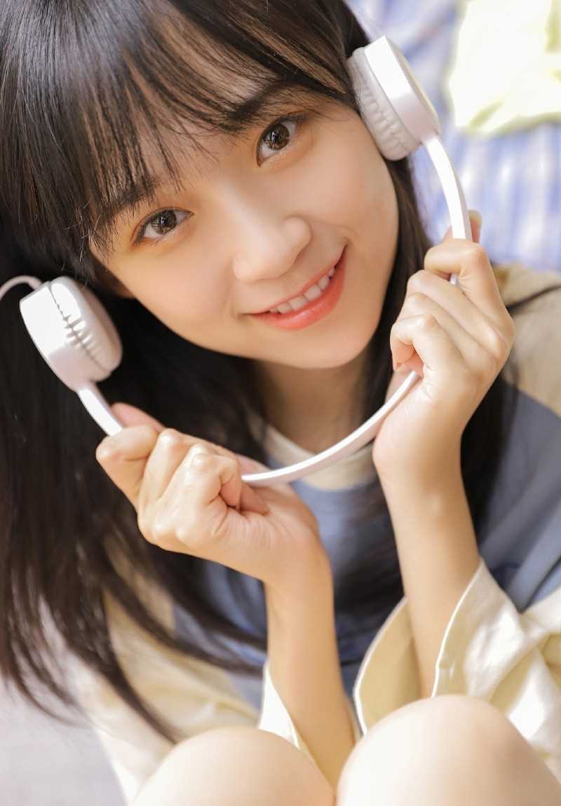 齐刘海美女清纯可爱甜美浪漫女神玉腿诱人图片