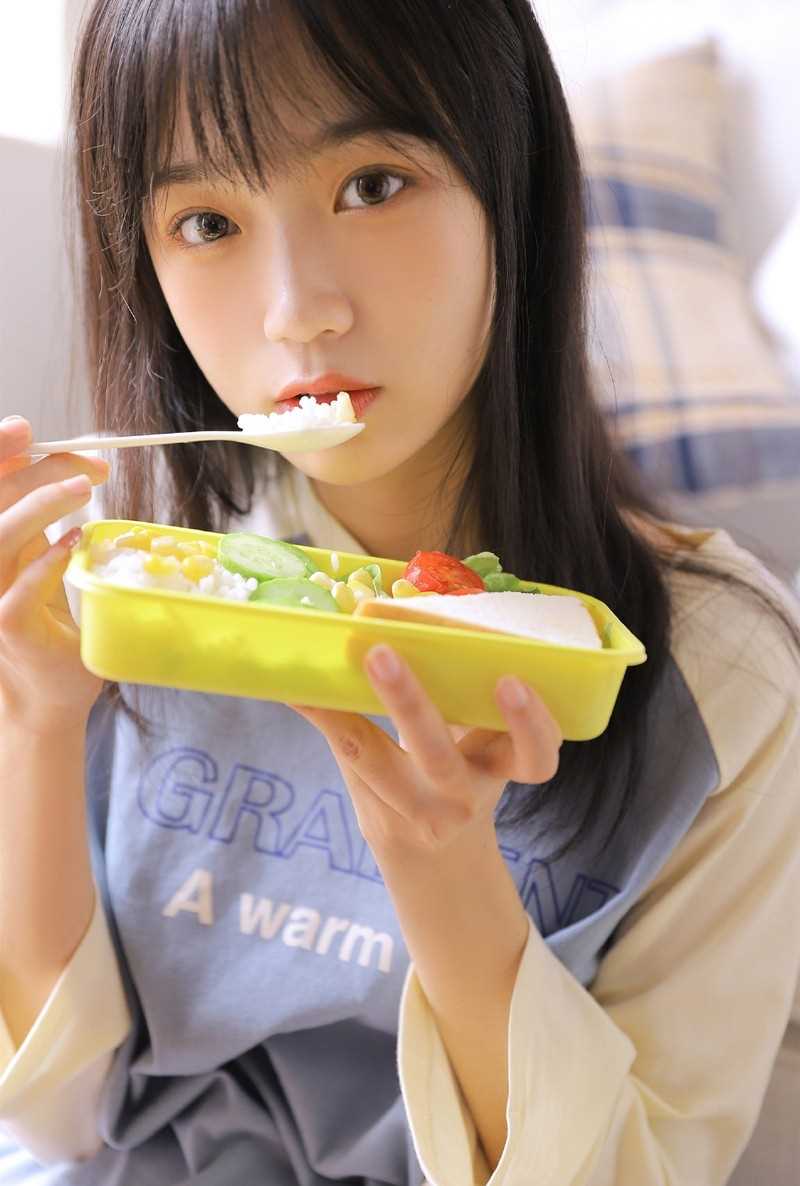 齐刘海美女清纯可爱甜美浪漫女神玉腿诱人图片