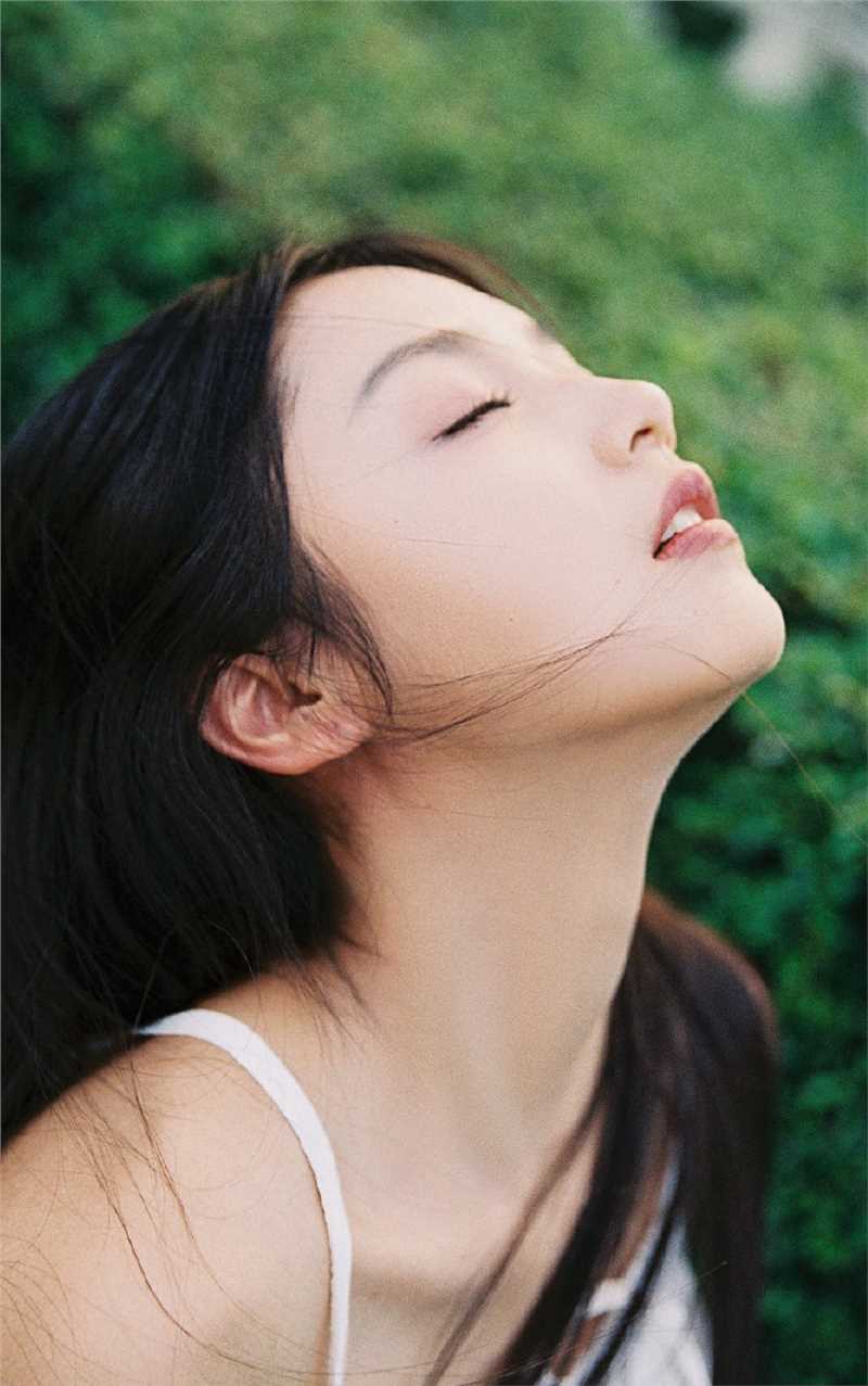 最全日系清纯美少女吊带长裙户外迷人图片相册