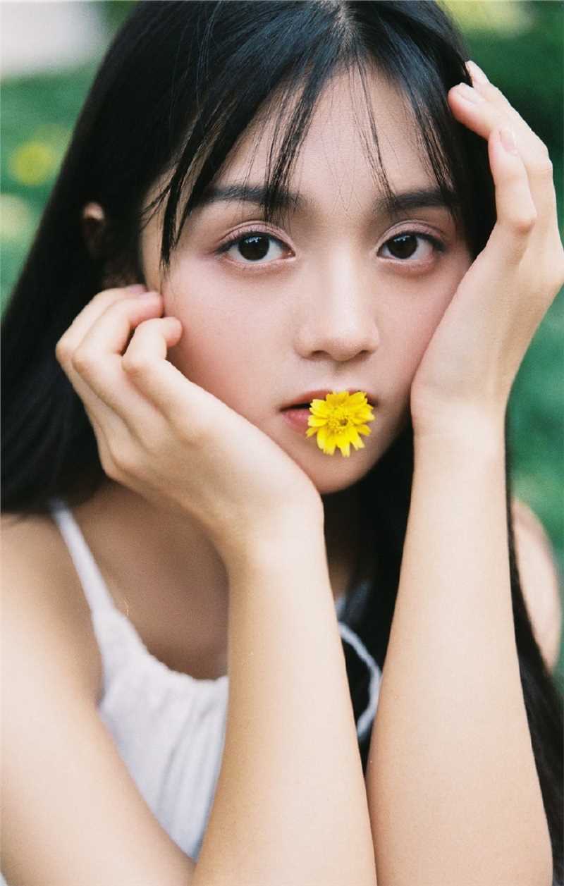 最全日系清纯美少女吊带长裙户外迷人图片相册