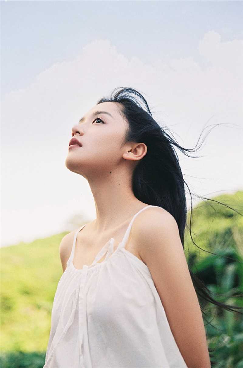 最全日系清纯美少女吊带长裙户外迷人图片相册