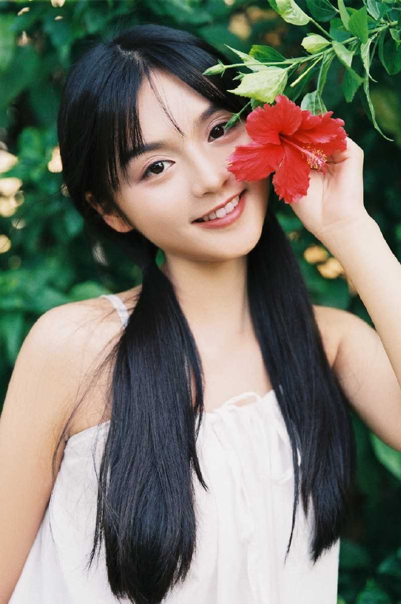 最全日系清纯美少女吊带长裙户外迷人图片相册