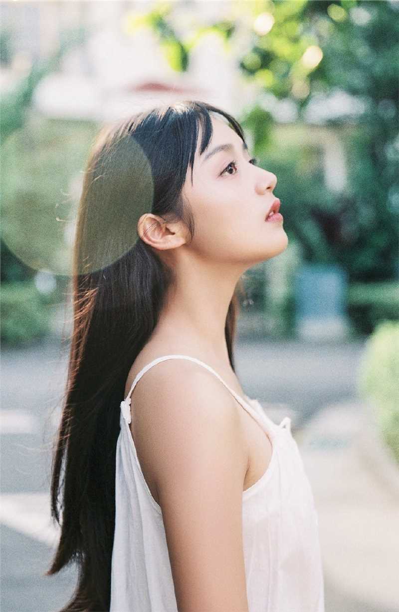 最全日系清纯美少女吊带长裙户外迷人图片相册