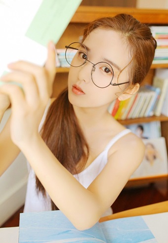 最新明眸善睐的清纯妹妹漂亮桃花眼明媚动人妹子图壁纸