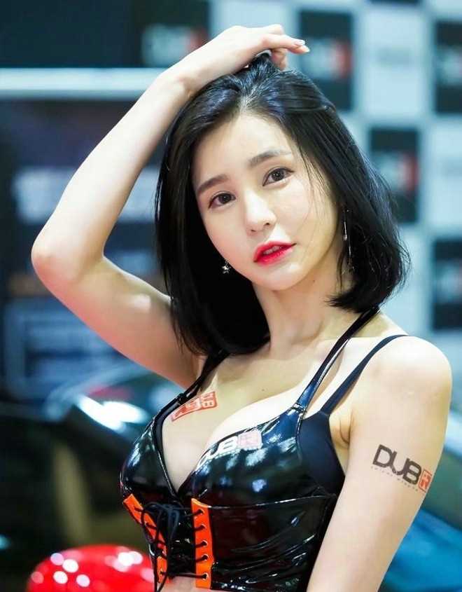 韩国气质短发车模美女内衣性感细腰大长腿