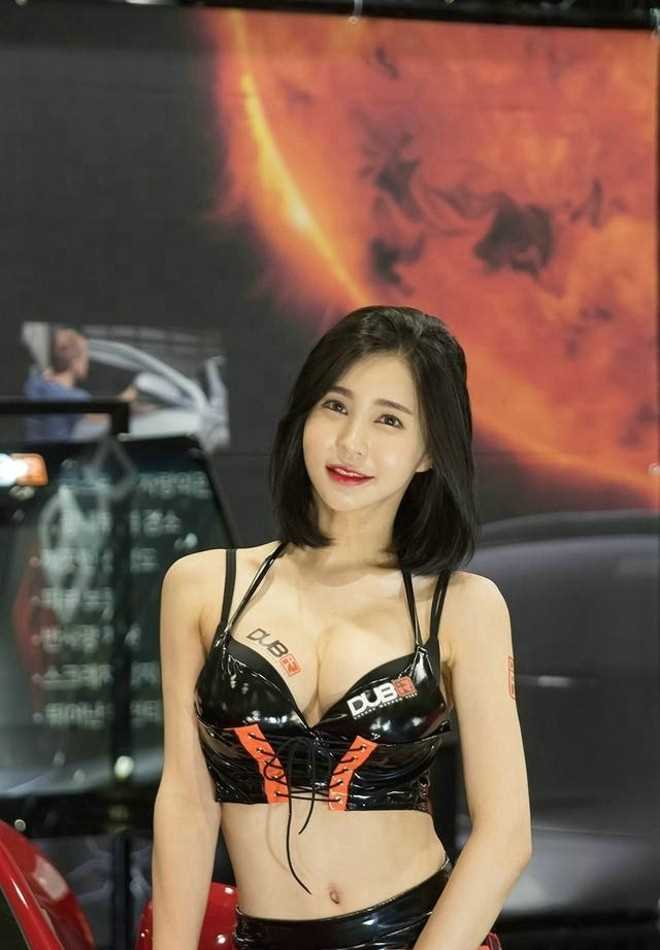 韩国气质短发车模美女内衣性感细腰大长腿