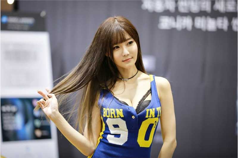 最全韩国车模崔瑟琪短裙长腿迷人壁纸