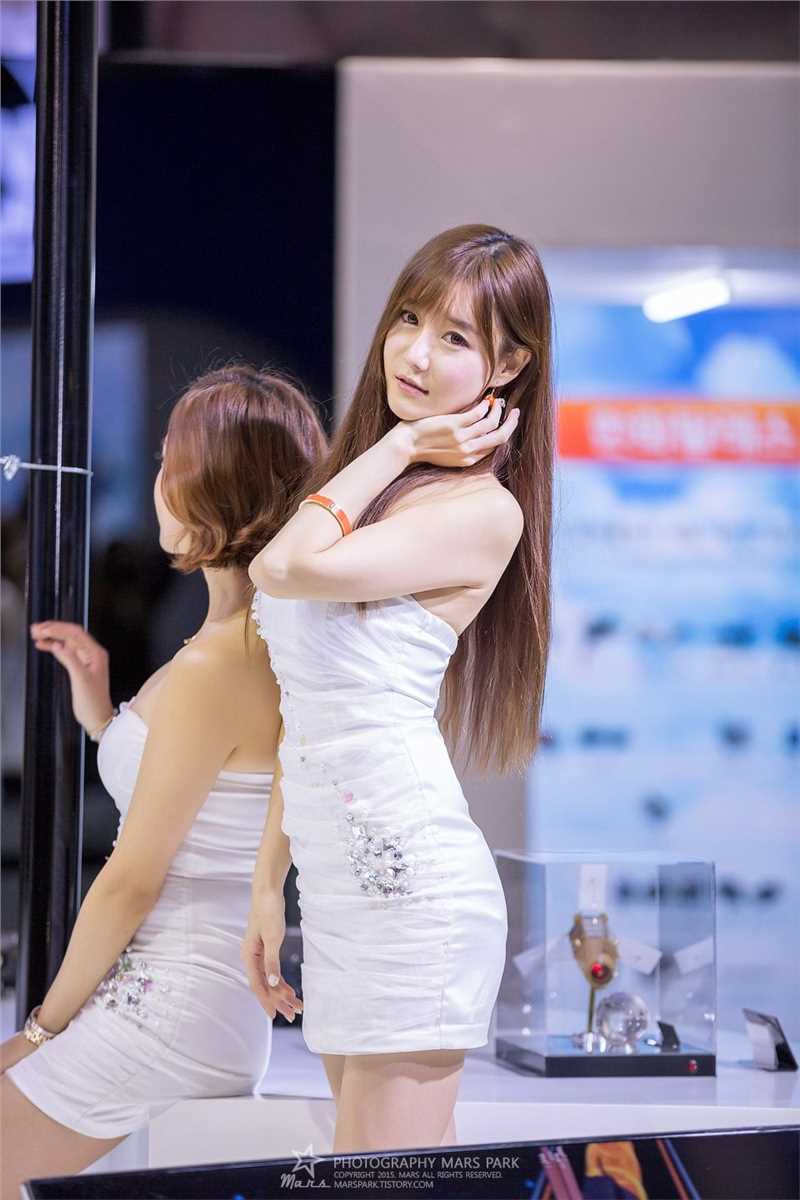 最全韩国车模崔瑟琪短裙长腿迷人壁纸