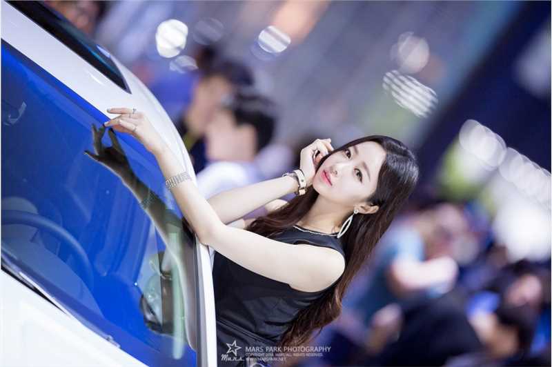 优质韩国车模申海莉车展甜美迷人图片