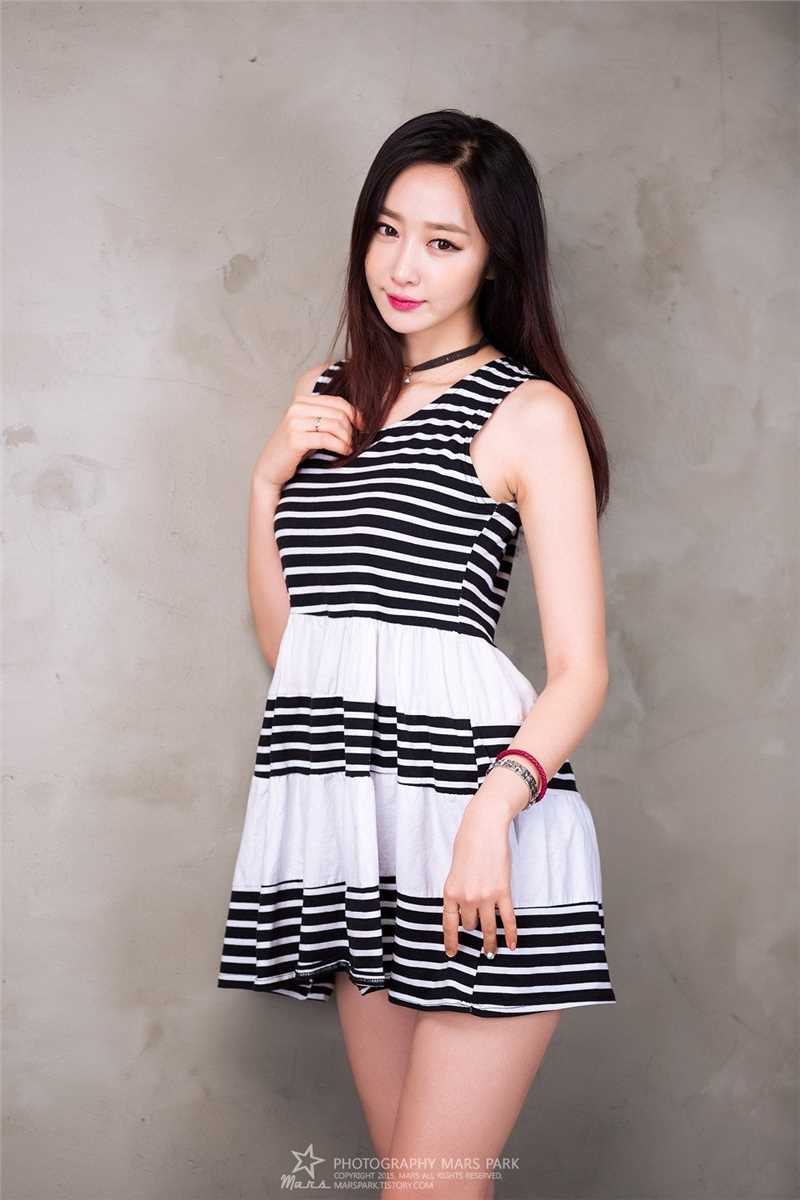 优质韩国车模申海莉车展甜美迷人图片