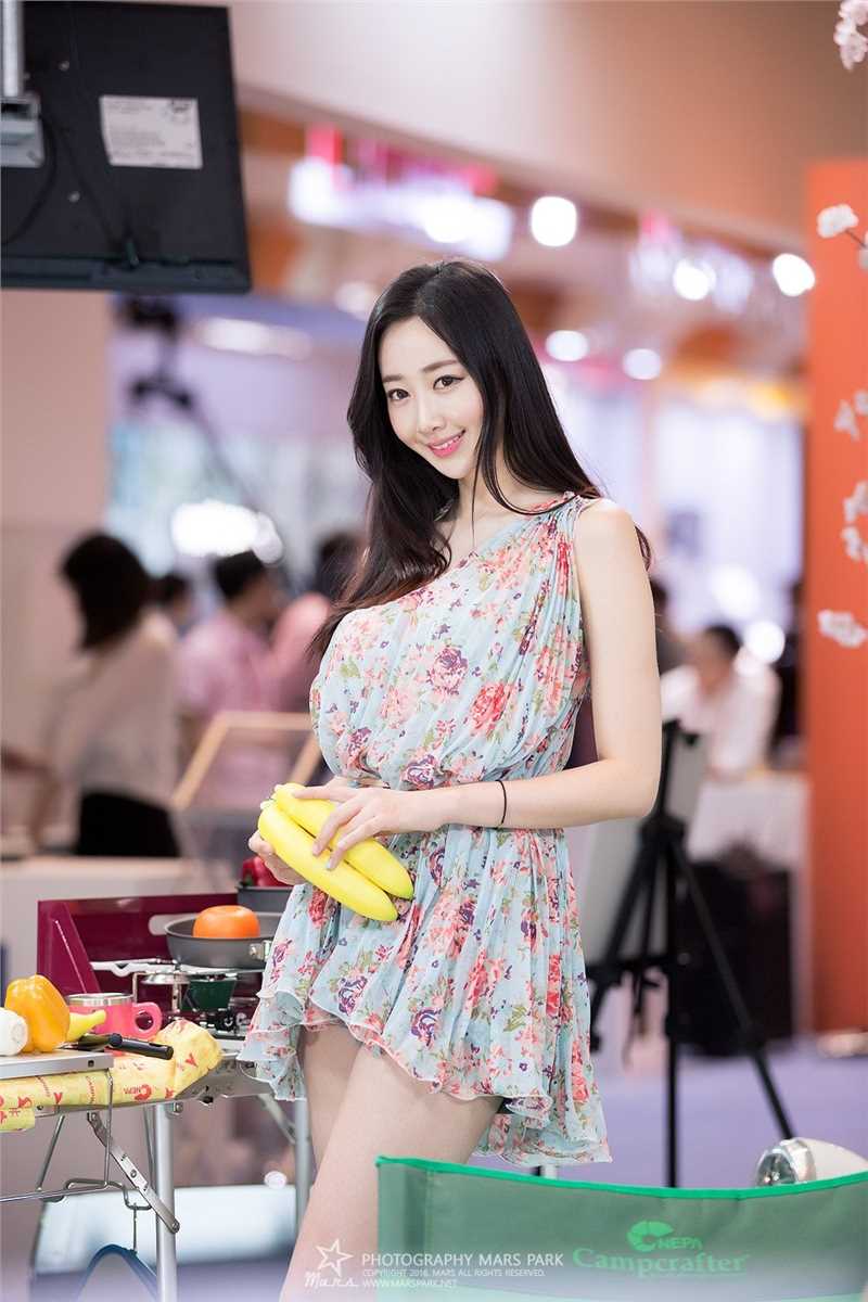 优质韩国车模申海莉车展甜美迷人图片