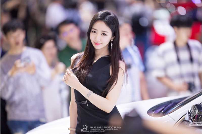 优质韩国车模申海莉车展甜美迷人图片