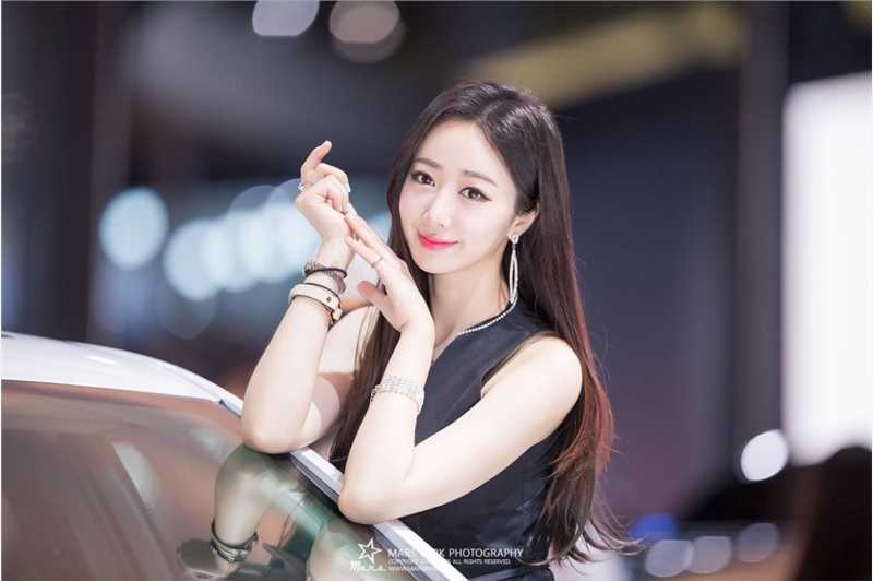 优质韩国车模申海莉车展甜美迷人图片