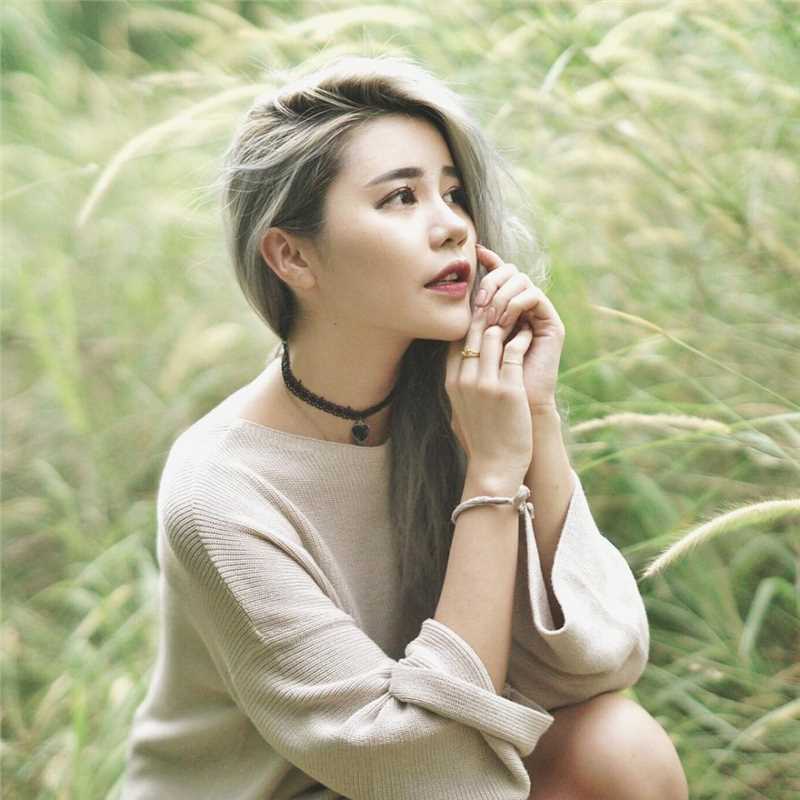 最新新加坡车模Aylna泳衣私房照秀美好身材壁纸