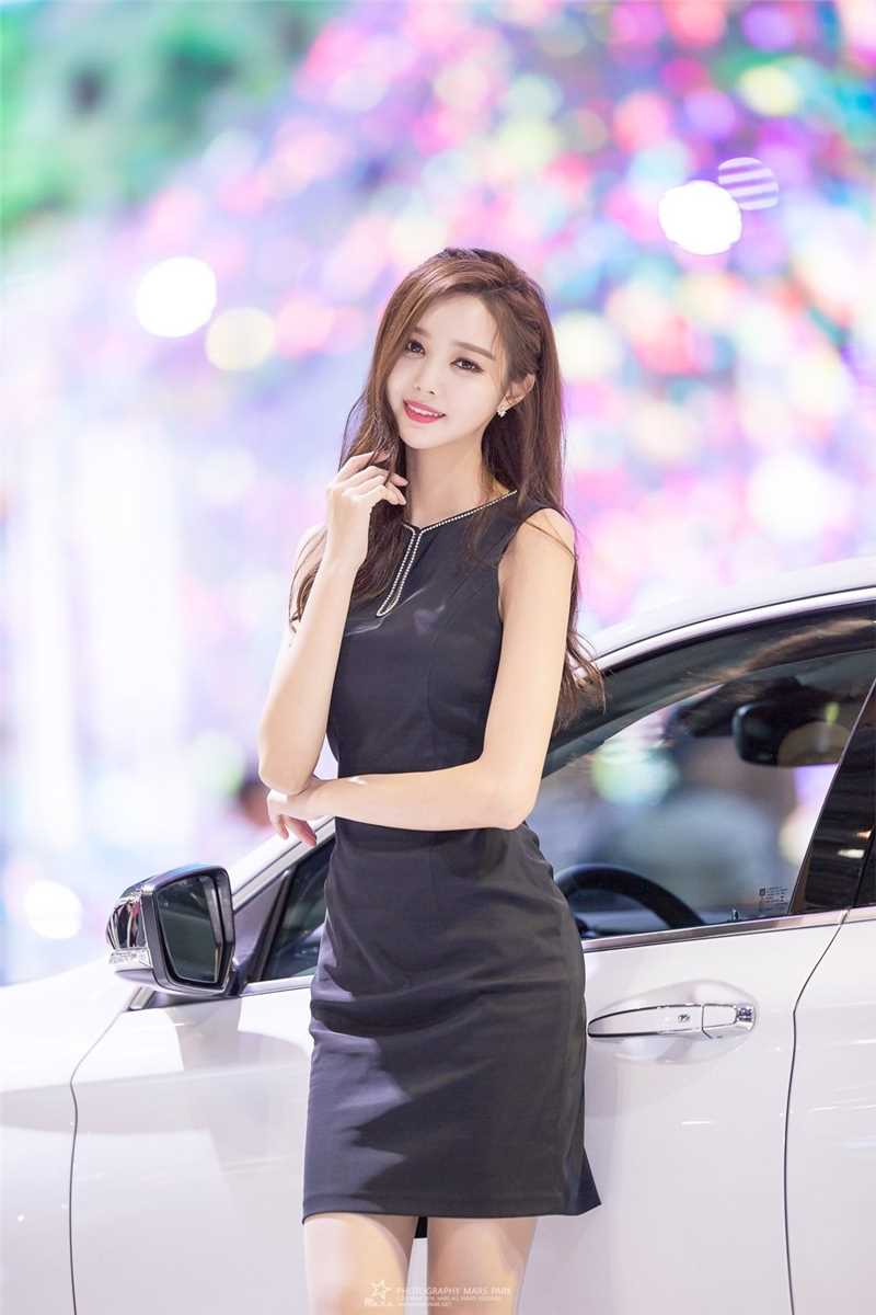 韩国美女车模郑恩惠车展笑容迷人