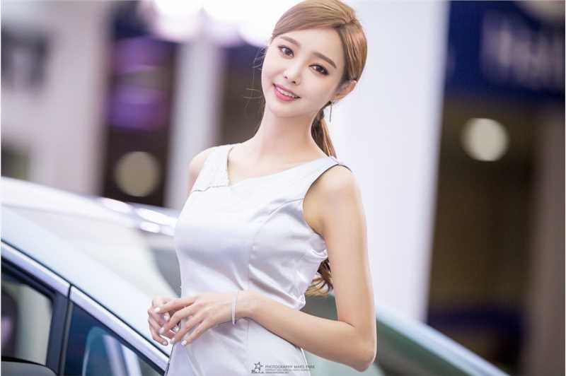 韩国美女车模郑恩惠车展笑容迷人