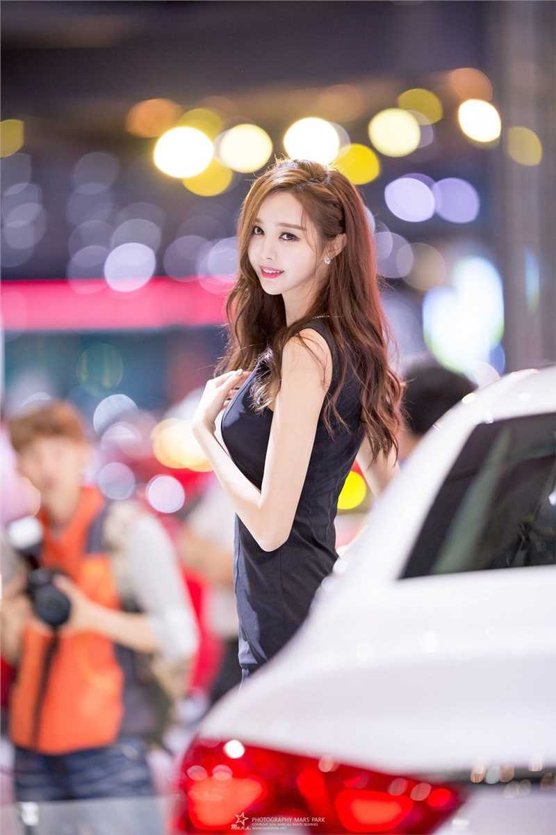 韩国美女车模郑恩惠车展笑容迷人