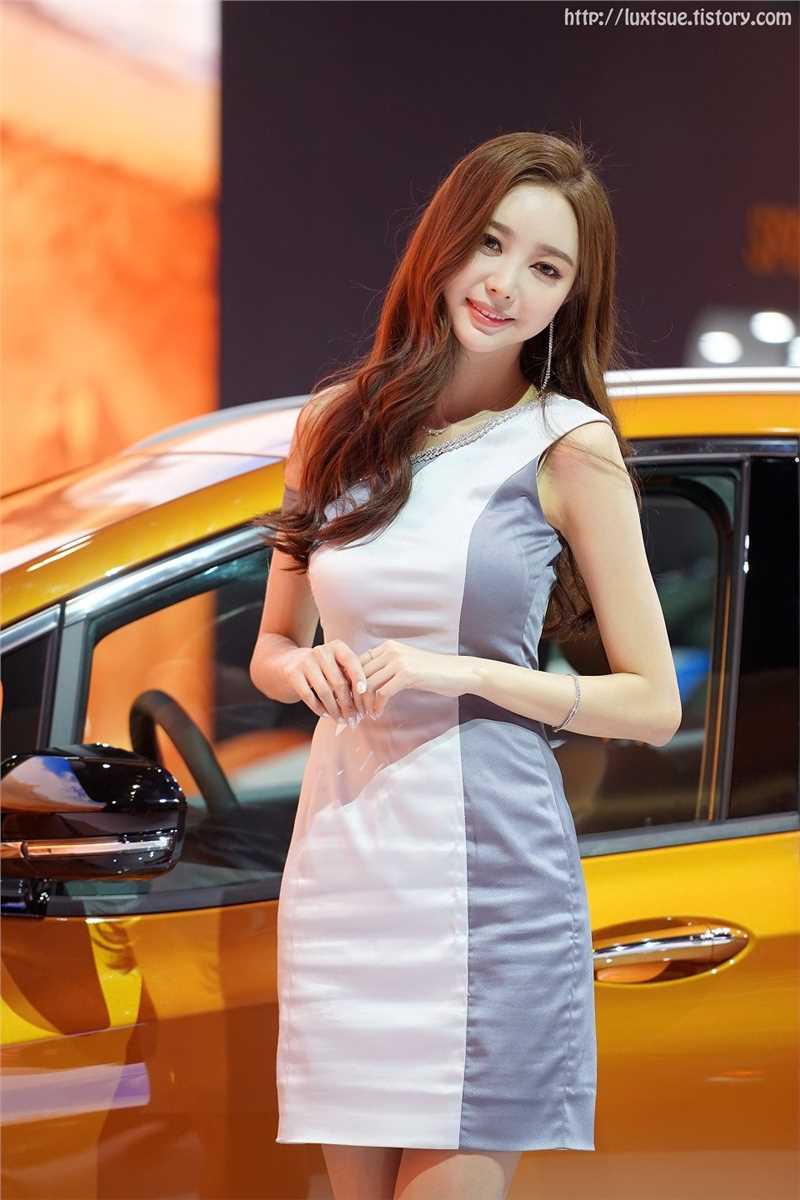 韩国美女车模郑恩惠车展笑容迷人