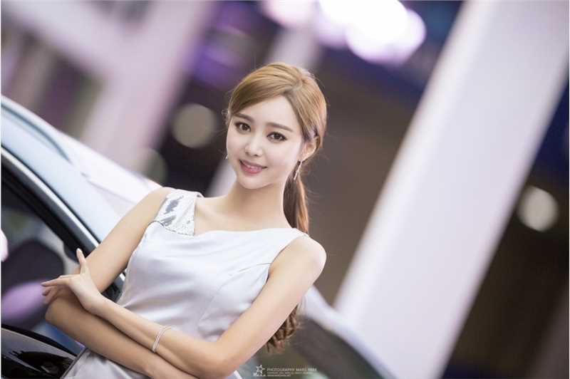 韩国美女车模郑恩惠车展笑容迷人