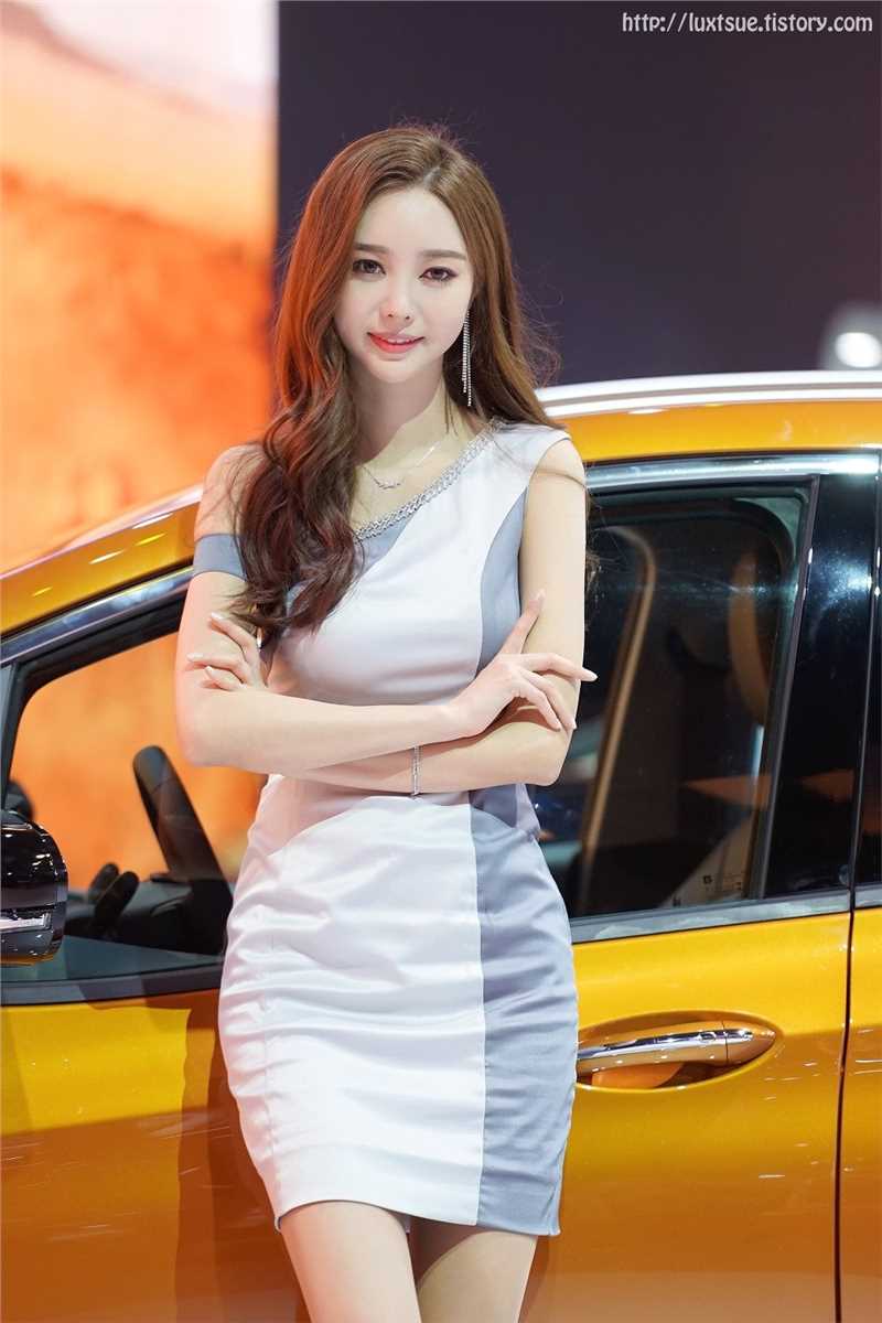 韩国美女车模郑恩惠车展笑容迷人