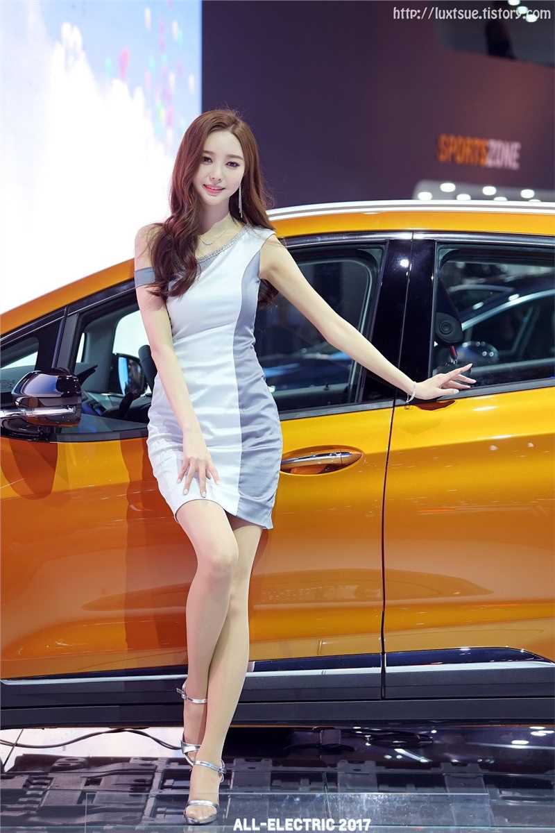 韩国美女车模郑恩惠车展笑容迷人