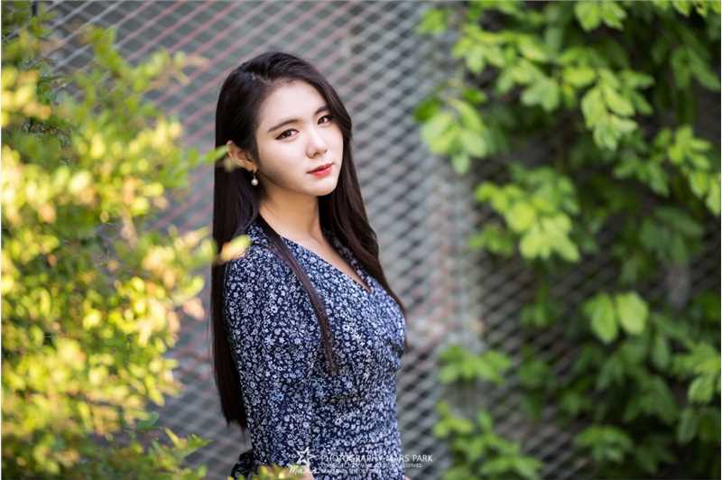 最全韩国车模闵侑琳唯美短裙气质迷人壁纸