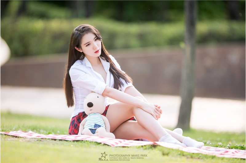 最全韩国车模闵侑琳唯美短裙气质迷人壁纸