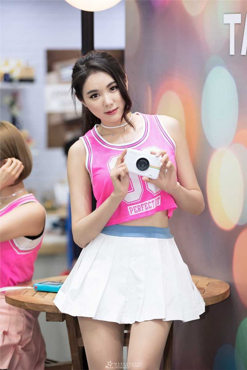 最全韩国车模闵侑琳唯美短裙气质迷人壁纸