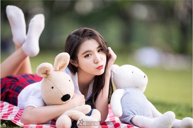 最全韩国车模闵侑琳唯美短裙气质迷人壁纸