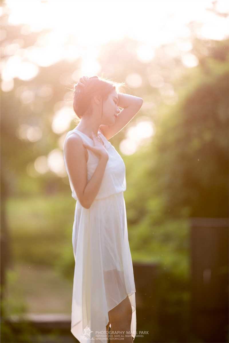 最全韩国车模闵侑琳唯美短裙气质迷人壁纸