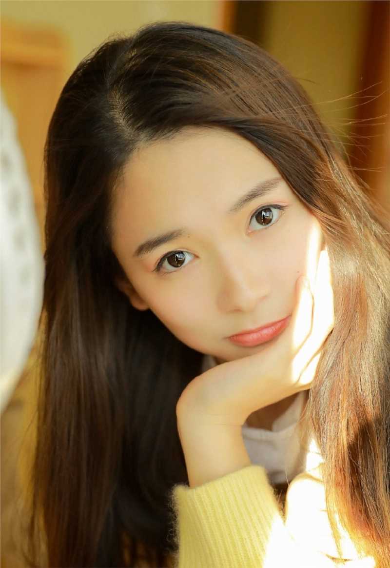 精选长相甜美可人的阳光小美女肌肤白皙诱人女生照片图册