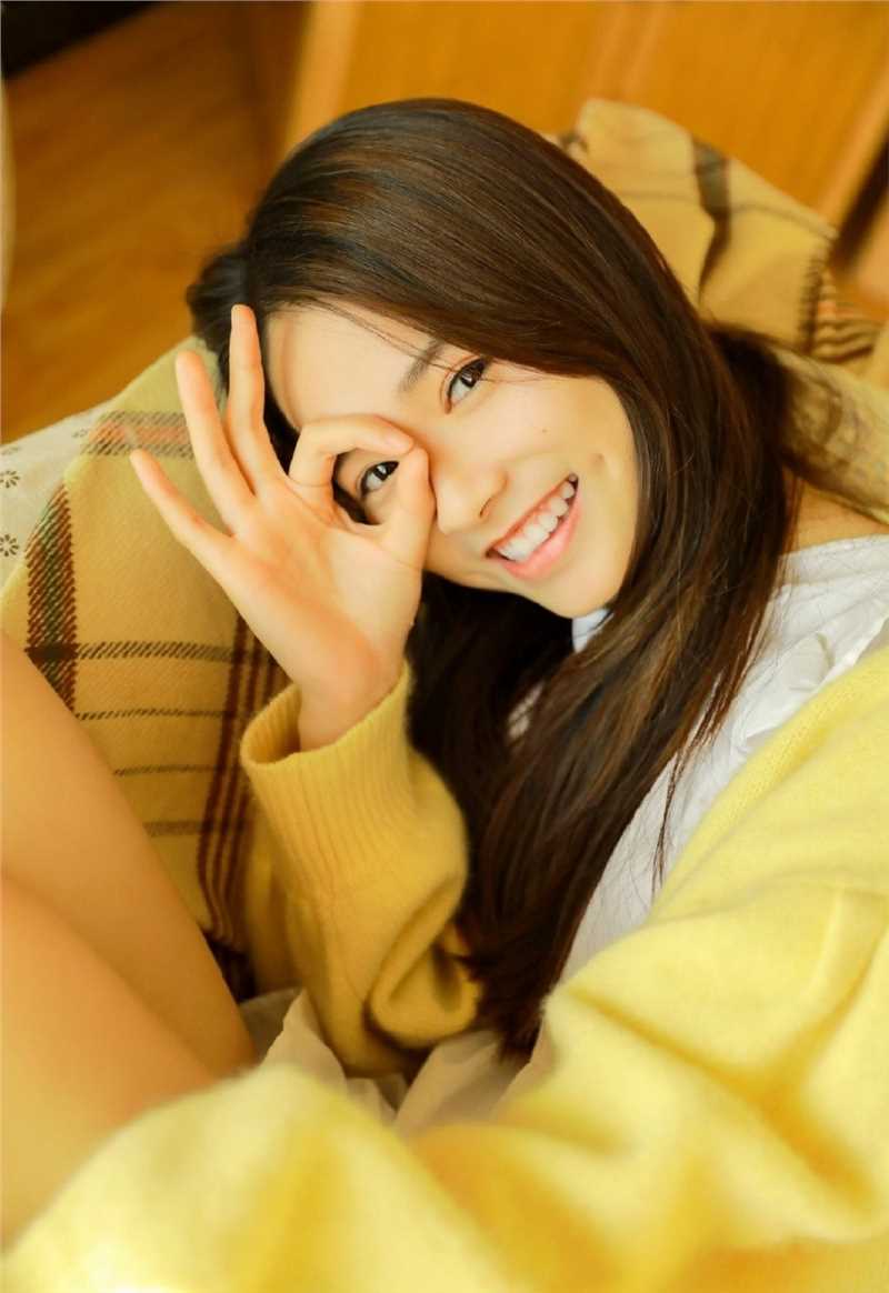 精选长相甜美可人的阳光小美女肌肤白皙诱人女生照片图册