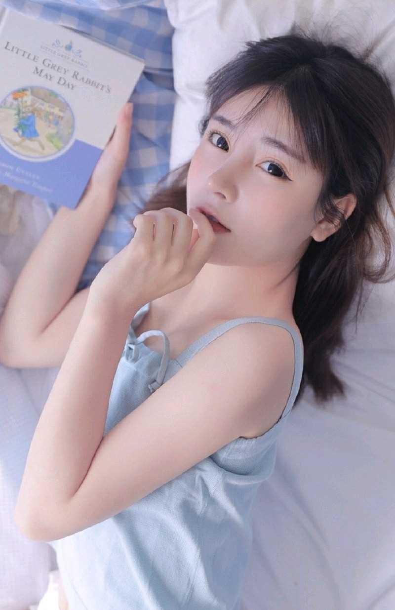 特别专辑宅男女神脸泛红潮丰满身材大尺度床照记清四射图片