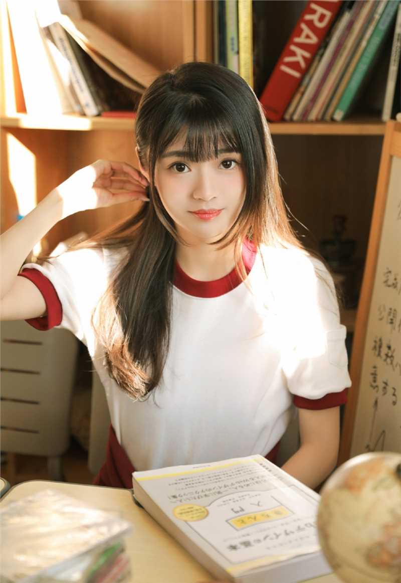 宅男女神运动服美女元气体育室黑丝大长腿性感