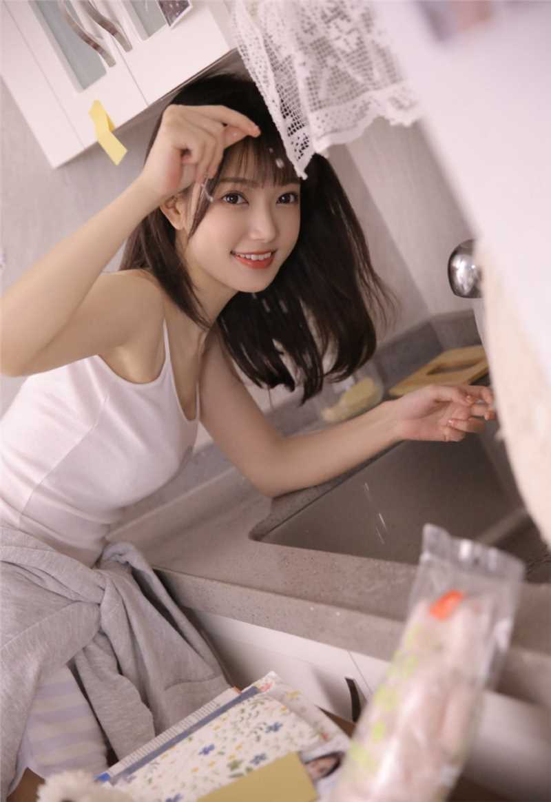 精选宅男女神卫衣吊带大长腿养眼清纯图片图册