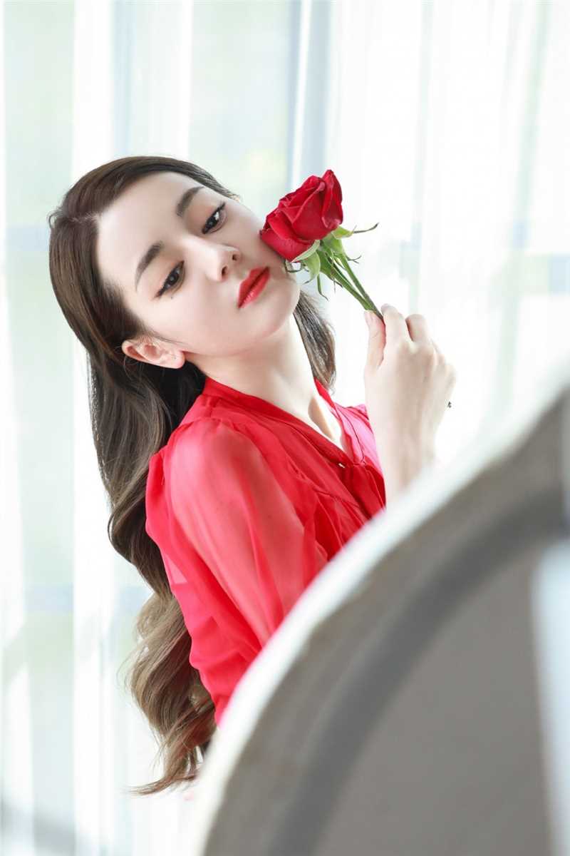 特别专辑宅男女神迪丽热巴香艳长裙养眼优雅图片图片