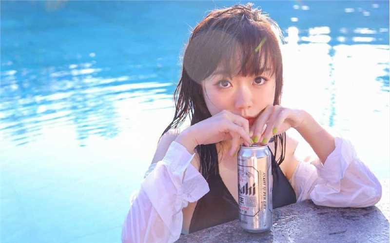 高清宅男女神泳衣比基尼美女丰满湿身图册