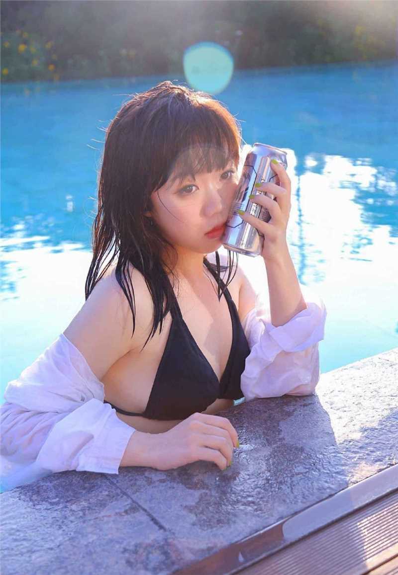 高清宅男女神泳衣比基尼美女丰满湿身图册