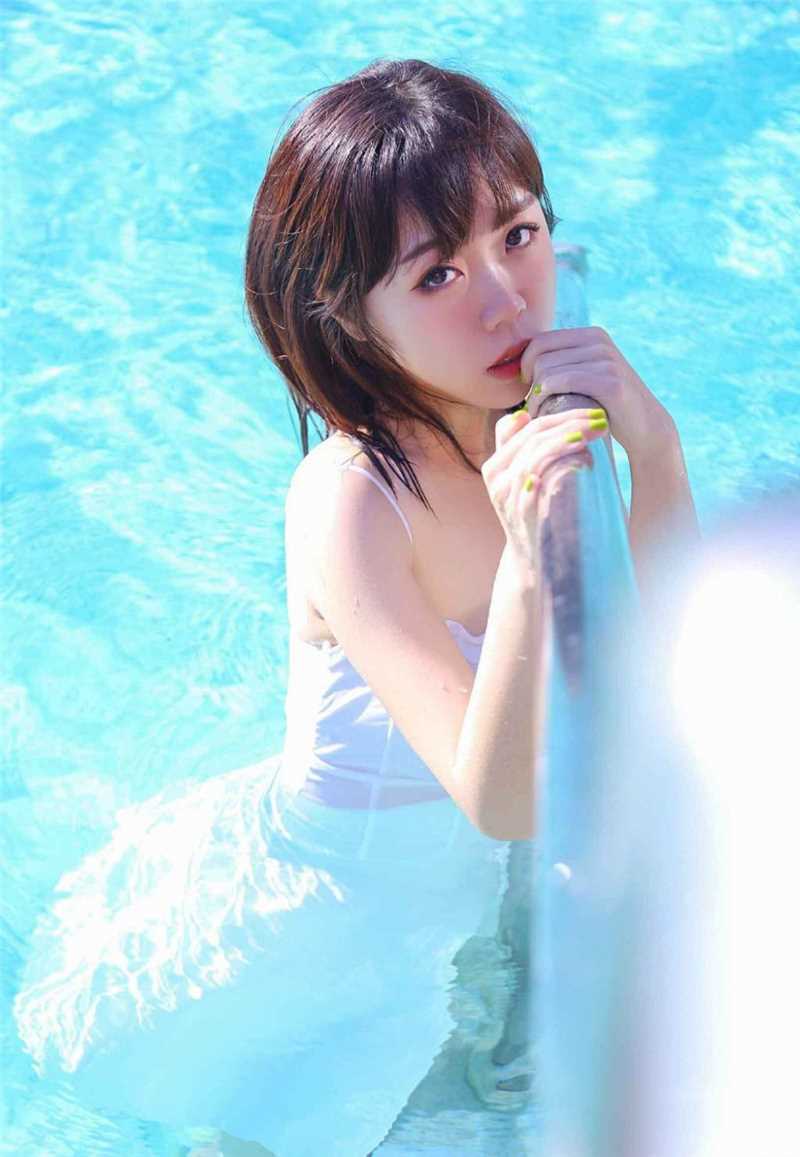 高清宅男女神泳衣比基尼美女丰满湿身图册