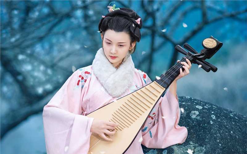 精选古装美女户外弹琵琶唯美古风图片图册