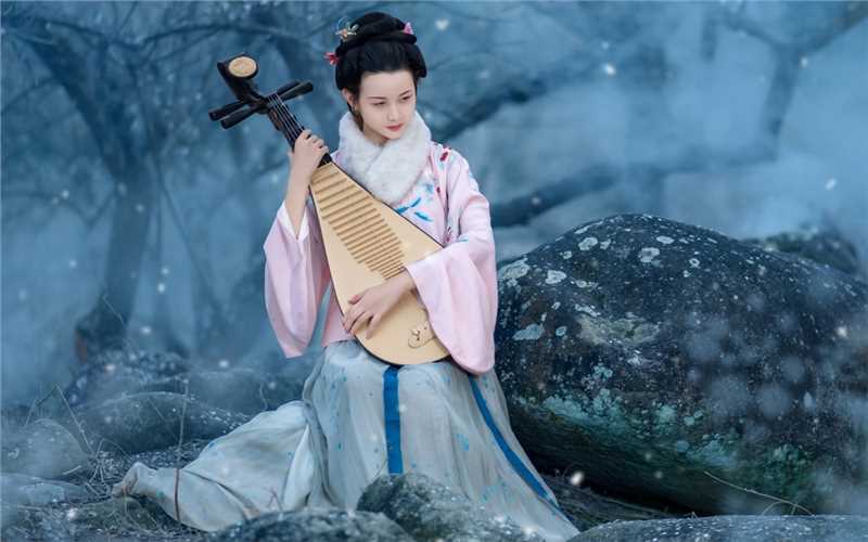 精选古装美女户外弹琵琶唯美古风图片图册