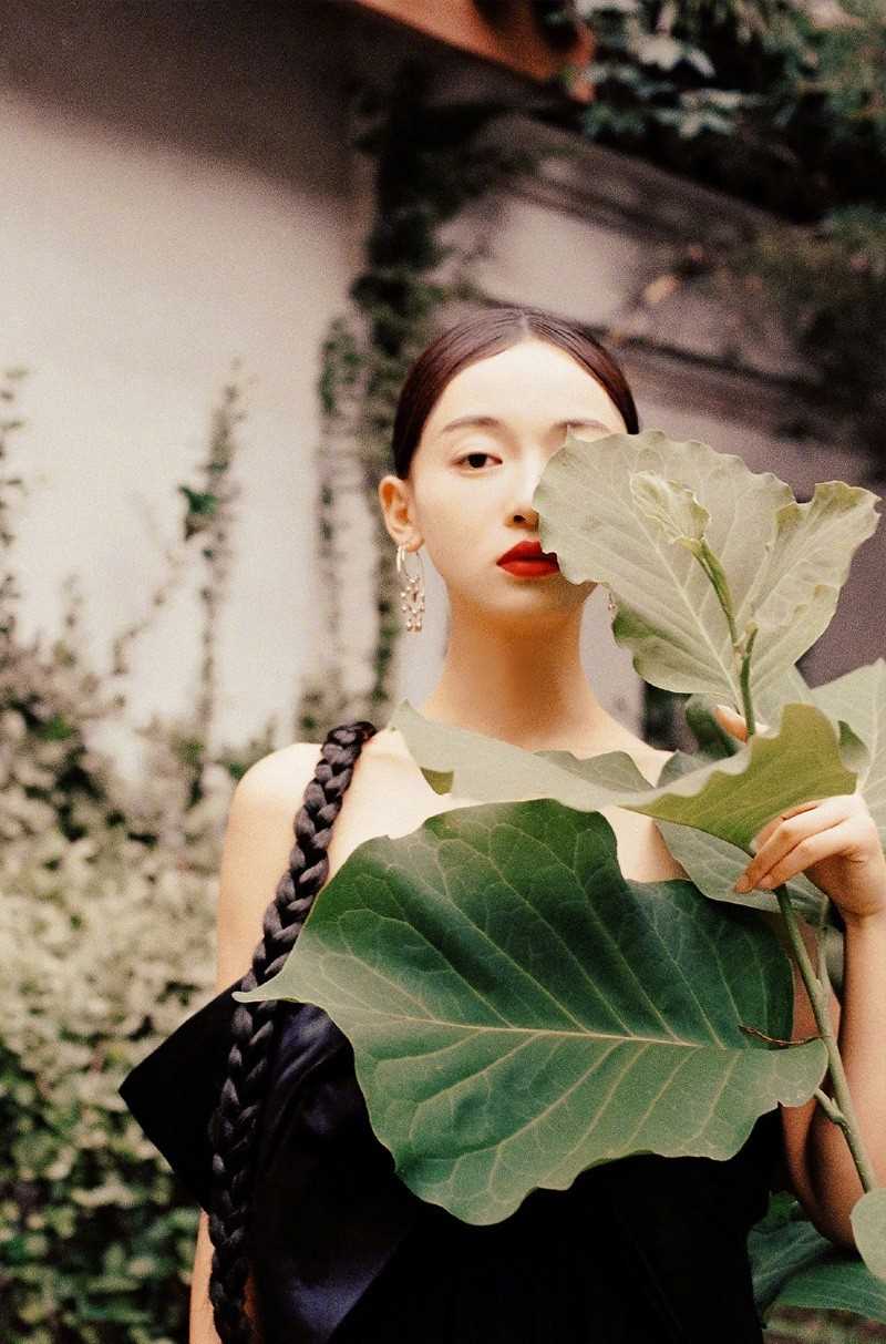 精选古装美女吴谨言园林唯美梦幻空灵气质明星图册