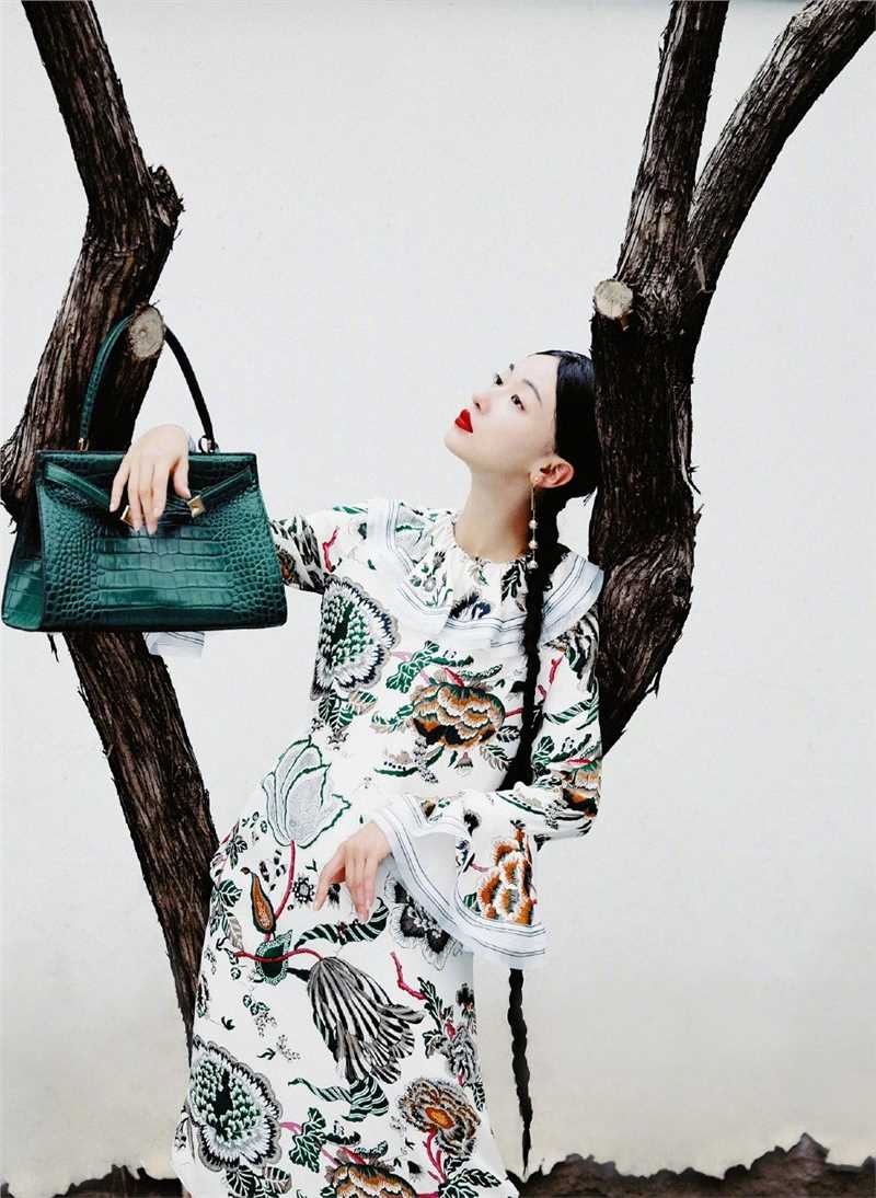 精选古装美女吴谨言园林唯美梦幻空灵气质明星图册